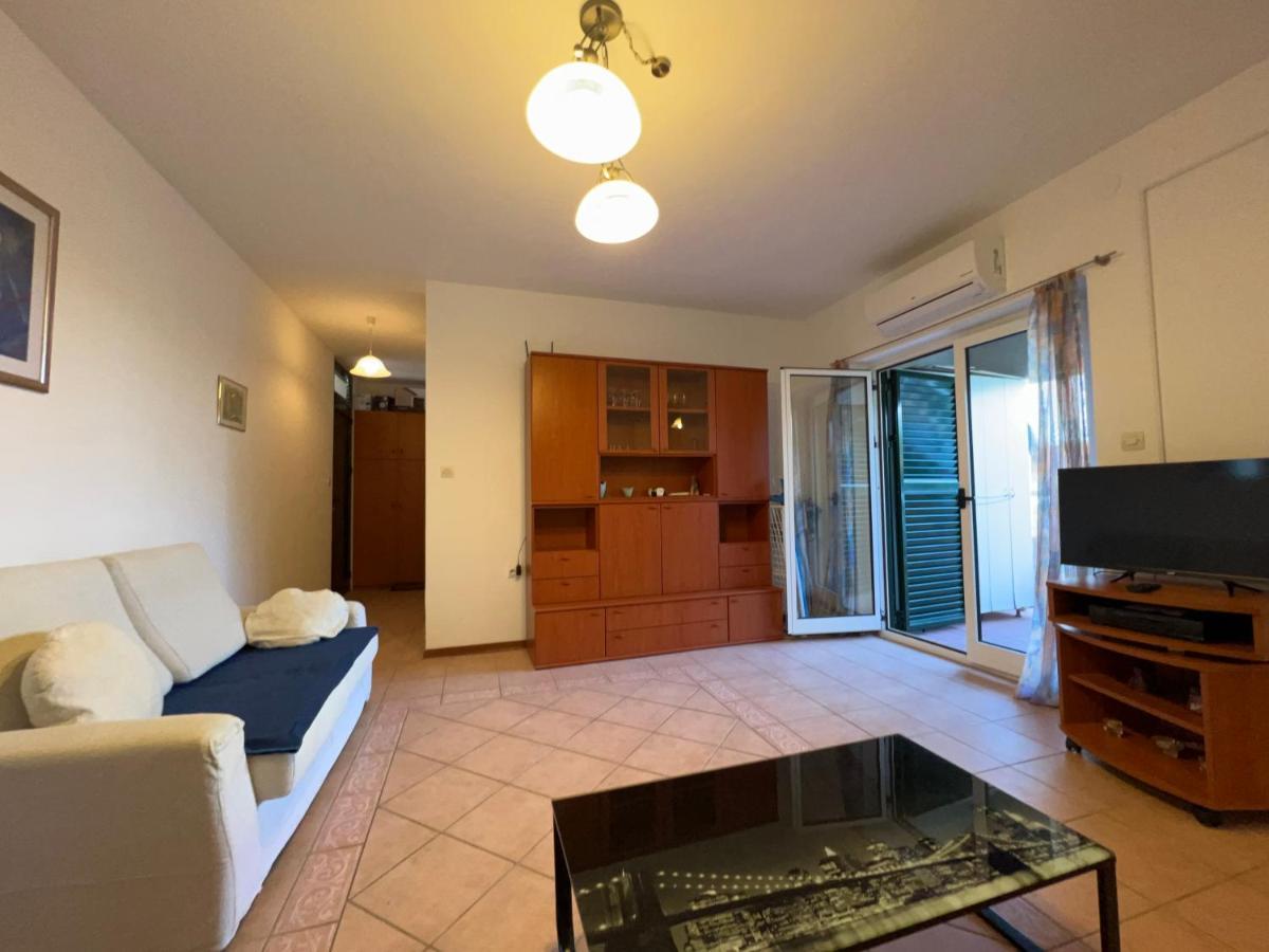 Apartment Luka Novalja Exterior photo